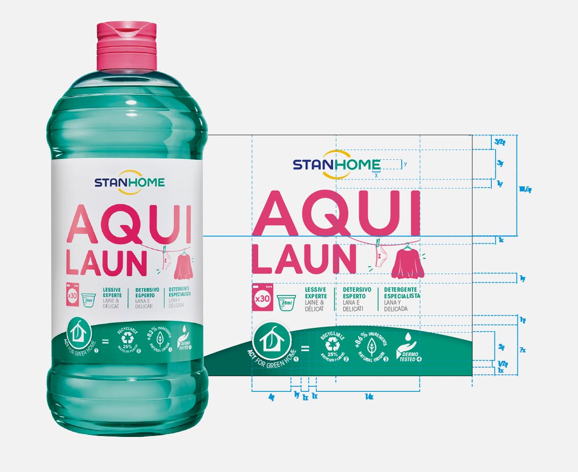 Le packaging de la bouteille avec l'étiquette et les côtes de charte graphique