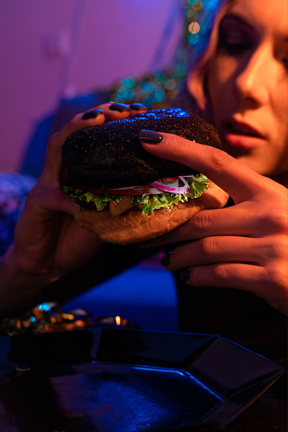 Photographie du gros burger de fin de soirée food porn